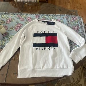 White Tommy Hilfiger crewneck